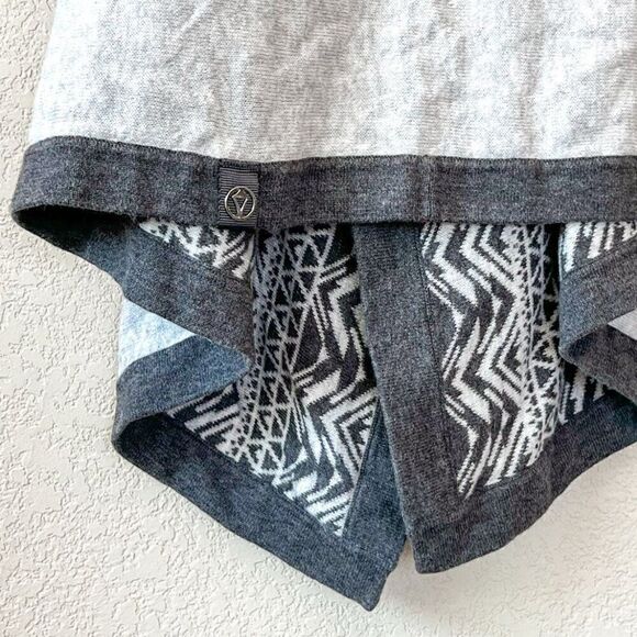 Ivivva from Lululemon Wrap with Attitude Reversible Sweater Vest - Picture 9 of 9